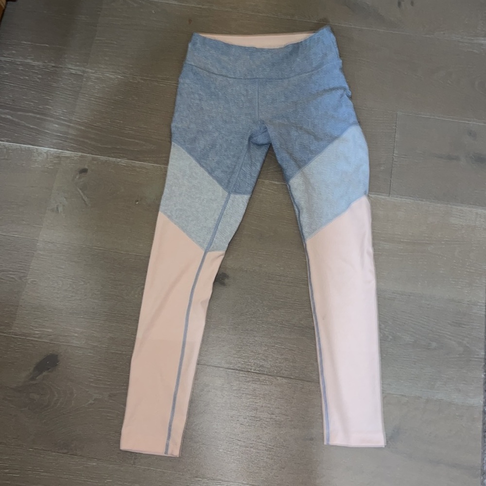 Outdoor Voices Size Small 7/8 Leggings - pink/blue/grey